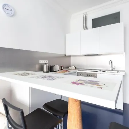 Apartment At Synagogue *