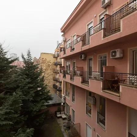 Apartment At Synagogue *